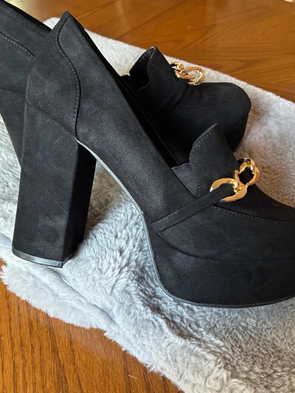 Women’s Black Chain-Accent Loafers - Slip-On Comfort